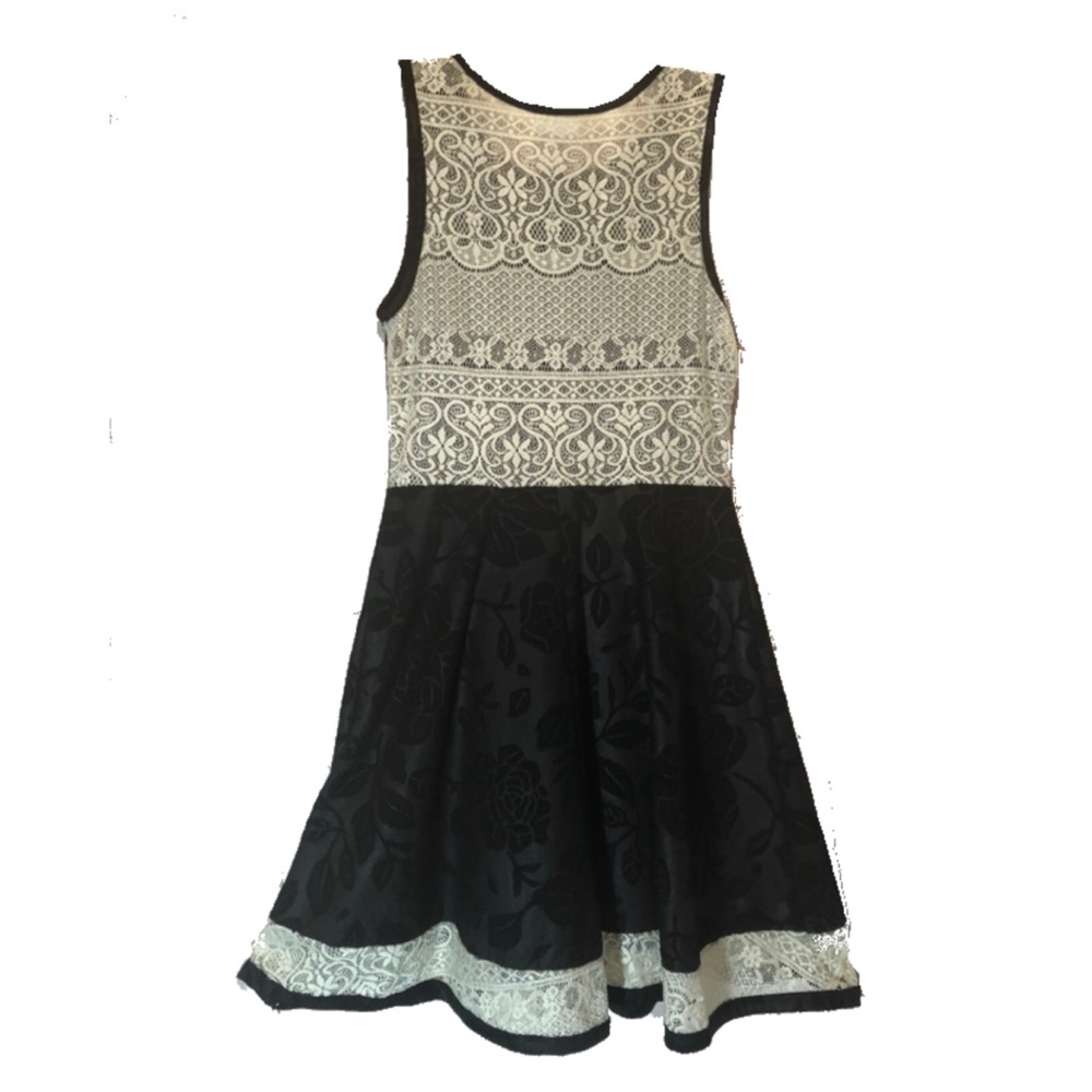 Black Roses Dress - Picture 2 of 2